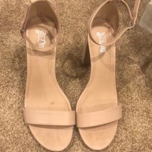 Strapped sandals 👡